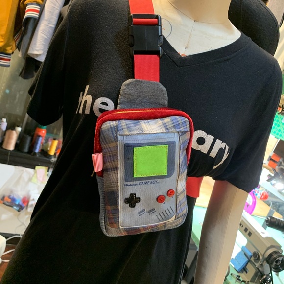 Gameboy Chest Bag - Picture 5 of 8
